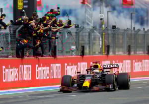 Internationale pers: 'Fenomenale race Verstappen, Mercedes steeds zwakker'