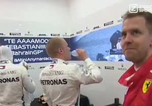 Terugblik: Hamilton niet blij met "dickhead" Verstappen, Vettel kan lach niet onderdrukken