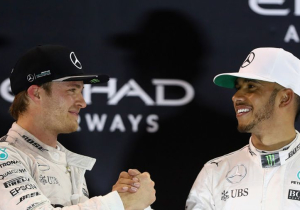 IN BEELD: Strijdbijl lijkt begraven: Hamilton gespot op jacht met familie Rosberg