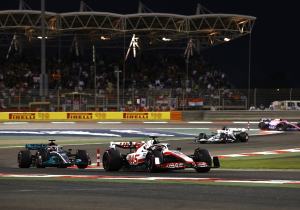 Russell over kopzorgen bij Mercedes: "Waren niet veel sneller dan teams in middenveld"