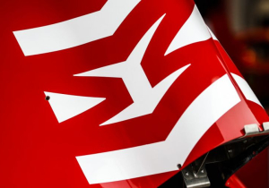 Ferrari presenteert nieuwe bestickering op auto