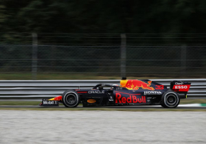 Politieagenten stuiten tijdens controle op racewagen Red Bull Racing