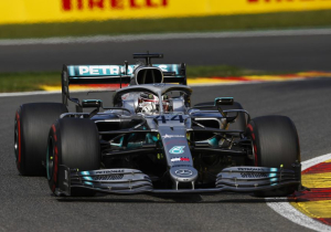 Hamilton wants Ferrari, Red Bull fight in Singapore