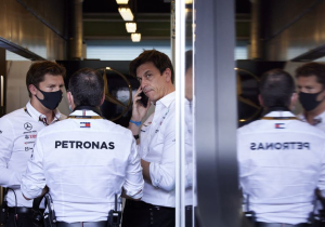 Eindelijk feest bij Mercedes: renstal toont beelden van viering op hoofdkwartier