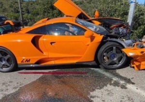 'Voormalig F1-coureur Adrian Sutil crasht met peperdure McLaren Senna LM'