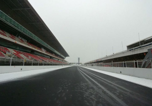 Snow wrecks F1 testing in Barcelona