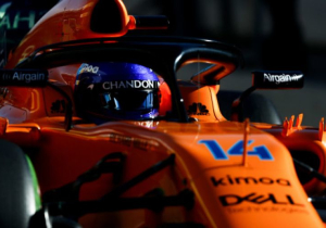 VIDEO: Alonso geeft race-engineer wind van voren na fout getimede pitstop