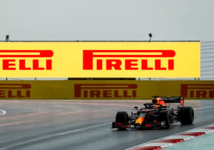 Liveblog (gesloten): Verstappen klokt snelste tijd onder tricky omstandigheden