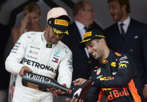 Hamilton over toekomst Ricciardo: "Ik denk niet dat dit zal gebeuren"