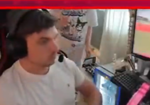 Penelope onderbreekt Verstappen tijdens simrace: "Niet doen, P!"