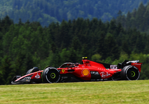 'Ferrari past versnellingsbak aan in poging inhaalslag te maken op Red Bull'