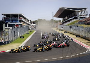 LIVE | Grand Prix van Hongarije: Piastri leidt, Verstappen onder volle druk van Ferrari
