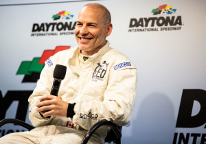 Jacques Villeneuve hace historia al correr las Daytona 500 de NASCAR