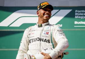 Hamilton werkt door tijdens vakantie: "Heb hier een goed schema voor"