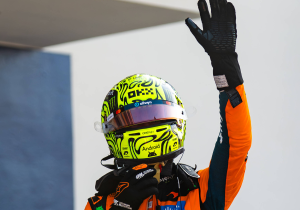 Verstappen knokt met Hamilton en herstelt na dramastart in Miami, Norris wint eenvoudig