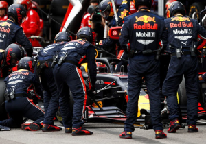 Rosberg haalt uit: "Fout van Red Bull, een zooitje, daardoor straf Verstappen"
