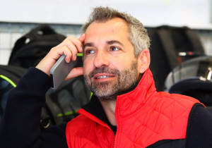 Chaotic multi-car pile-up at iconic circuit sees ex-F1 driver's victory hopes dashed