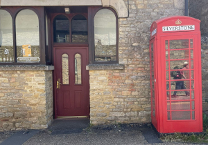 De twee werelden van Silverstone: pittoresk minidorpje ontvangt rondreizend gigacircus