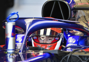 Kvyat gaat door het lint richting stewards: "F*ck, bullshit, onacceptabel, f*ck dat!"