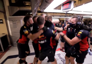 VIDEO: Red Bull-crew gaat door het dak bij pole position Max Verstappen