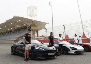 IN BEELD: Coureurs leven ontspannen toe naar de race in Bahrein