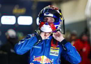 Verstappen en Haase in titanenstrijd gedurende eerste stint op Nürburgring