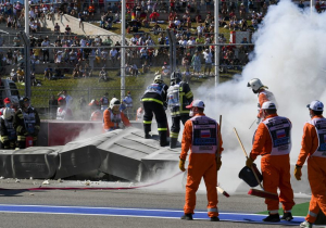 Formule 2-race per direct beëindigd na horrorcrash Ghiotto en Aitken