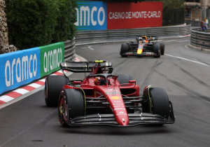 Sainz teleurgesteld na P2 in Monaco: "Seconden verloren door achterblijver"