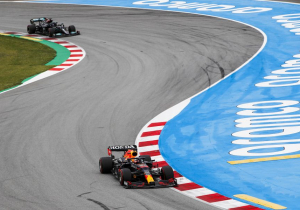 Red Bull must "continue to develop" title-challenging car - Horner