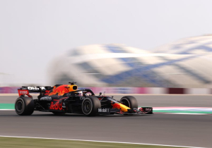 Hamilton airs engine concern as Verstappen sets early Qatar pace