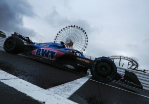 Mercedes hit trouble as Alonso tames wet Suzuka, Schumacher crashes post-session