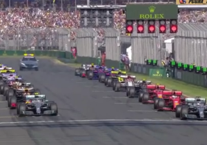 'Achterste coureurs kunnen startlichten niet zien, FIA zoekt oplossing'