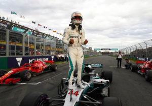 Hamilton rekent zich nog niet rijk: 'Er zijn nog veel punten te halen'