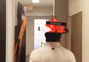 VIDEO: Alonso's special Japanese GP 'helmet'