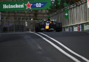 FIA noteert mogelijke overtreding Verstappen in slotfase GP van Azerbeidzjan