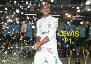 Hamilton: 'Trots dat ik geen Vettel-achtige fouten maak'