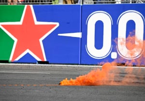 Ocon over rookbommen: "Gevaarlijk, we moeten eromheen slalommen"