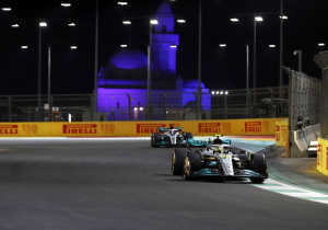 Hamilton ontevreden over snelheid Mercedes: "Niks aan veranderd"