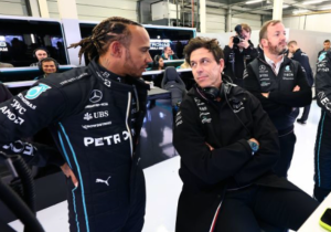 Hamilton admits stagnation over COMPLEX talks of new Mercedes contract
