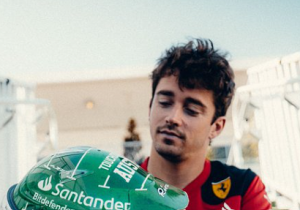 Leclerc vergat dat hij dit weekend 100e race bij Ferrari rijdt: "Dus deze helm slaat nergens op"