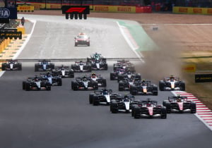 Het internet reageert op controversieel einde in Silverstone: "Wat een oplichterij"