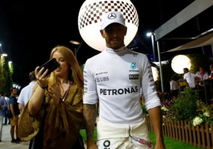 Grand Prix Singapore: Hamilton profiteert van uitvallen Verstappen en Vettel