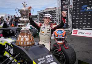 Van Hoepen gaat Formule 3-debuut maken in 2024: "Volgend jaar wordt spannend"