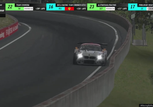 Max Verstappen grijpt door crash naast zege in iRacing 12 uur van Bathurst