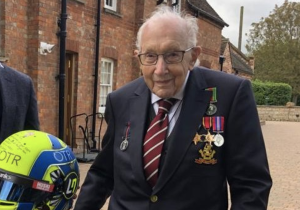 F1-teams treuren om overlijden oorlogsveteraan Captain Sir Tom Moore (100)