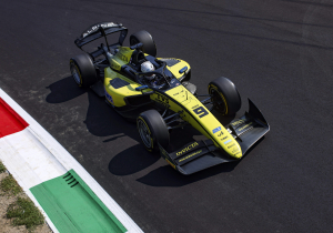 VIDEO: Megaklapper bij start Formule 2-race in Azerbeidzjan