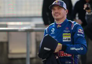 Verstappen 'heel comfortabel' en reageert op winst met Mercedes: "Racen hier is fantastisch"