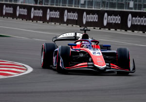 Van Hoepen crasht en verliest kostbare punten, Formule 2-race vroegtijdig beëindigd