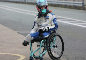Billy Monger pakt indrukwekkende eerste overwinning in single seater