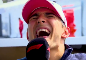 VIDEO: Formule 1-coureurs zingen Britney Spears
